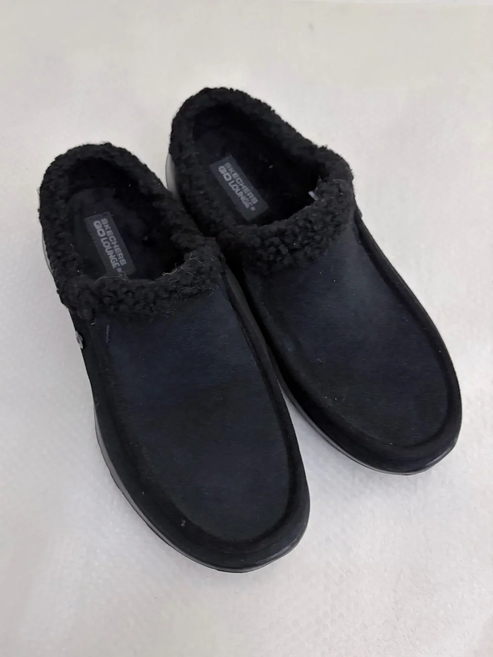 Skechers Women’s Black Sherpa-Lined Slip-On Shoes Sz 8.5